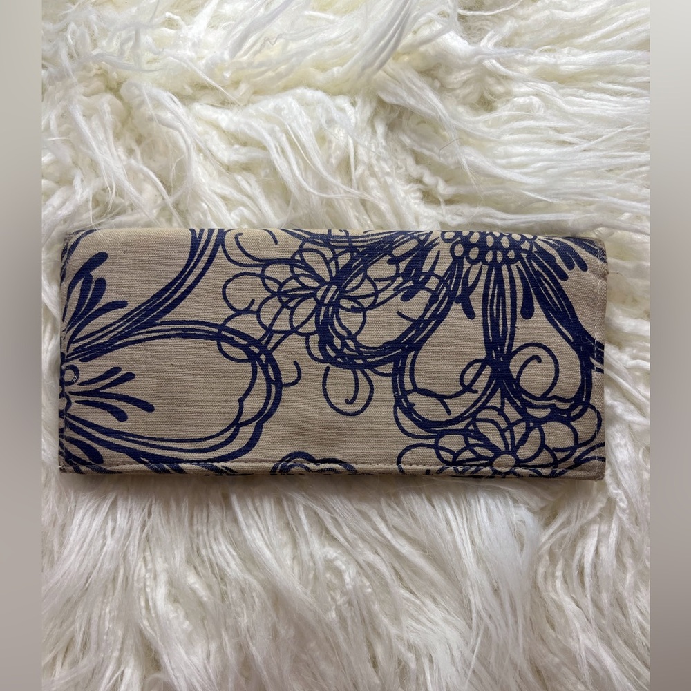 Blue Floral For Freedom by Sak Saum Wallet